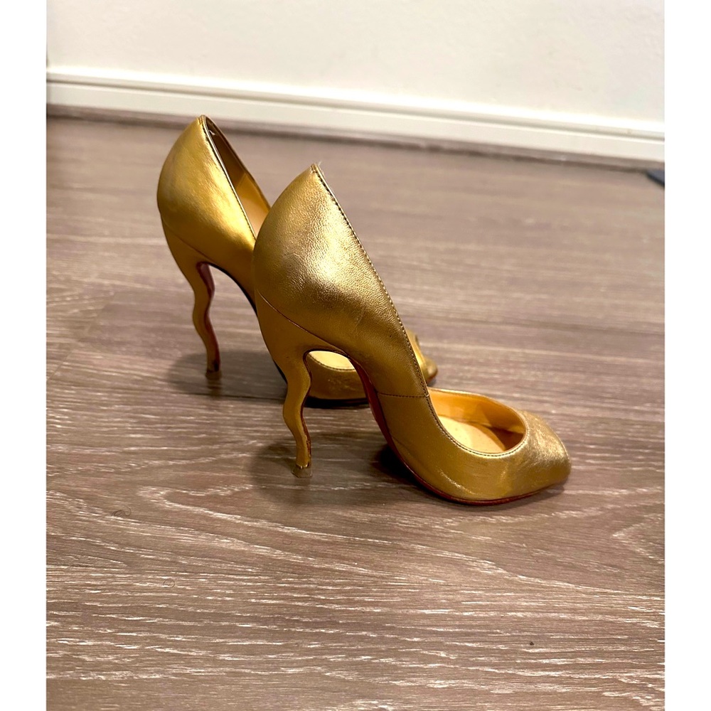 RARE Christian Louboutin Wavy Leather Stiletto heels in Gold - Size 35.5